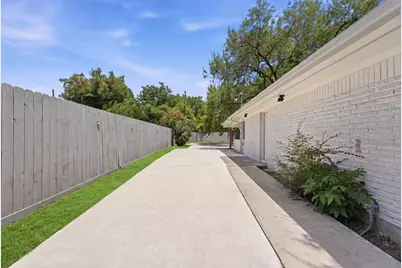 11907 Renwick Drive, Houston, TX 77035 - Photo 20
