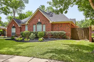 6734 Wildacre Dr, Sugar Land, TX 77479 - Photo 8