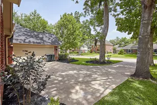 6734 Wildacre Dr, Sugar Land, TX 77479 - Photo 12