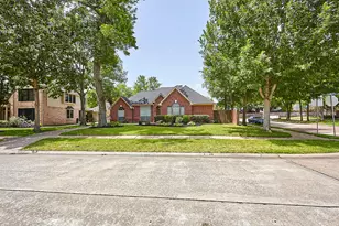 6734 Wildacre Dr, Sugar Land, TX 77479 - Photo 2