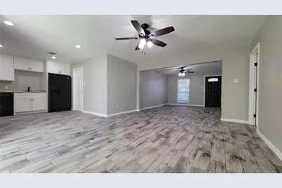 3819 Heatherbrook Drive, Houston, TX 77045 - Photo 4