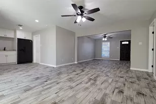 3819 Heatherbrook Dr, Houston, TX 77045 - Photo 4