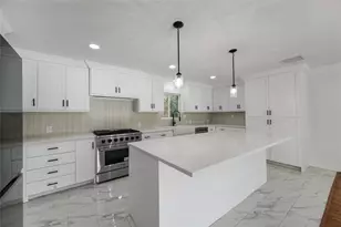 4525 Kingfisher Dr, Houston, TX 77035 - Photo 4