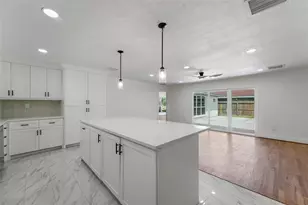 4525 Kingfisher Dr, Houston, TX 77035 - Photo 6