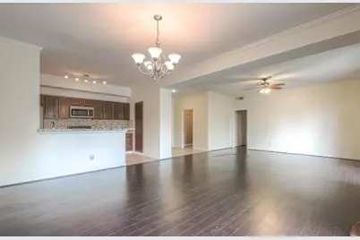 4515 Briar Hollow Place #305, Houston, TX 77027 - Photo 6
