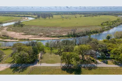 160 Burford Street, Columbus, TX 78934 - Photo 2