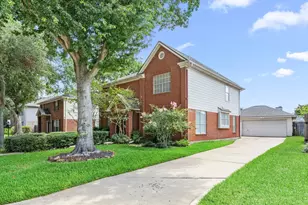 211 Aberdeen St, Stafford, TX 77477 - Photo 2