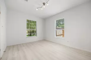 211 Aberdeen St, Stafford, TX 77477 - Photo 6