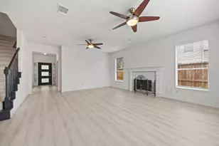 211 Aberdeen St, Stafford, TX 77477 - Photo 2