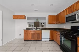 2819 Sugar Wood Dr, League City, TX 77573 - Photo 12
