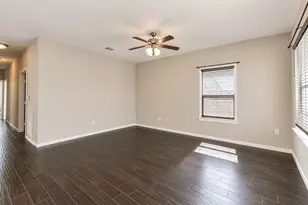 902 Virginia Ave, League City, TX 77573 - Photo 4