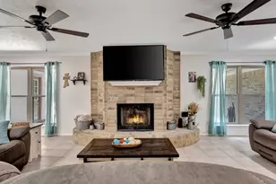 408 W Eucalyptus St, Village Mills, TX 77663 - Photo 14