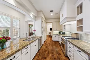 2207 Dunraven Ln, Houston, TX 77019 - Photo 10