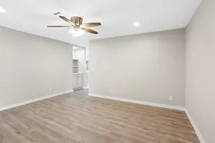 10127 Tolman St, Houston, TX 77034 - Photo 4