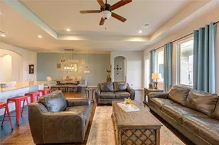 441 Hunters Xing Dr, Sealy, TX 77474 - Photo 4