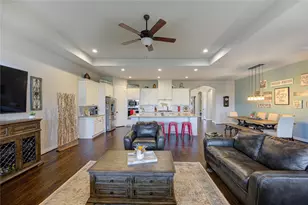 441 Hunters Xing Dr, Sealy, TX 77474 - Photo 2