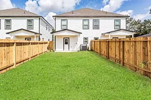 5219 E Houston Rd, Houston, TX 77028 - Photo 12