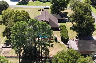 642 Meadow Ln, Winnie, TX 77665 - Photo 8