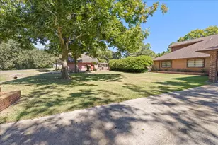 642 Meadow Ln, Winnie, TX 77665 - Photo 14