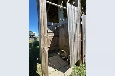 851 Trout Boulevard, Crystal Beach, TX 77650 - Photo 32