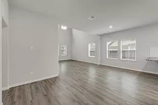 2106 Spring Hollow Dr, Baytown, TX 77521 - Photo 4