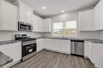 2106 Spring Hollow Drive, Baytown, TX 77521 - Photo 8
