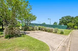 12995 Point Aquarius Blvd, Willis, TX 77318 - Photo 20