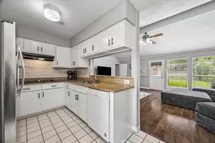 2011 Victoria Ct, League City, TX 77573 - Photo 10