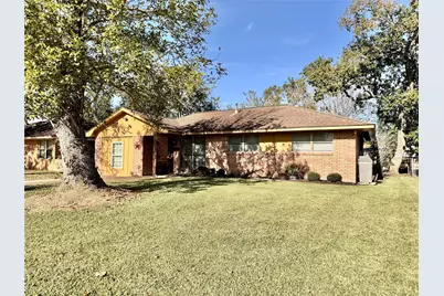 111 Mimosa, Lake Jackson, TX 77566 - Photo 2