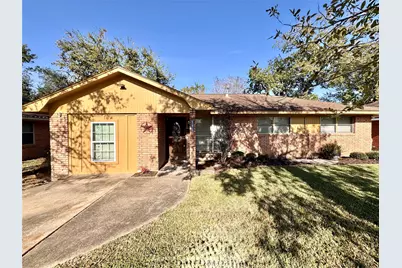 111 Mimosa, Lake Jackson, TX 77566 - Photo 4
