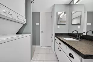 7555 Katy Fwy, Houston, TX 77024 - Photo 26