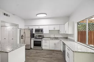 840 Threadneedle St, Houston, TX 77079 - Photo 12