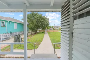5319 Ave O 1/2, Galveston, TX 77551 - Photo 4
