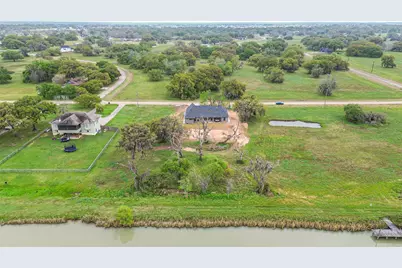 250 Pony Trail, Angleton, TX 77515 - Photo 2