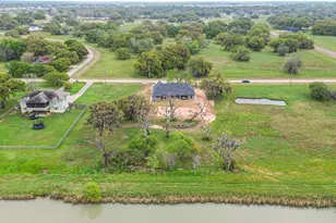 250 Pony Trail, Angleton, TX 77515 - Photo 2