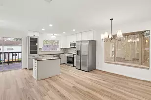 2 Kittiwake Ct, The Woodlands, TX 77380 - Photo 8