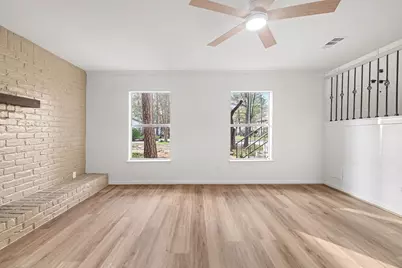 2 Kittiwake Court, The Woodlands, TX 77380 - Photo 4