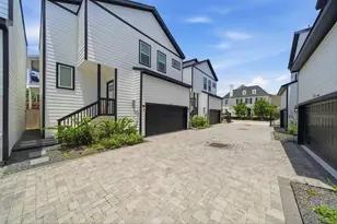 1352 W 24th St, Houston, TX 77008 - Photo 2
