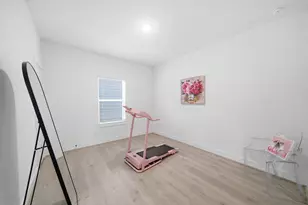 1352 W 24th St, Houston, TX 77008 - Photo 8