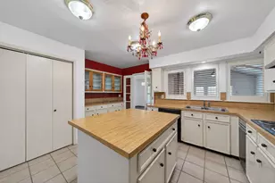 7710 Green Lawn Dr, Houston, TX 77088 - Photo 16