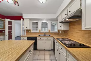 7710 Green Lawn Dr, Houston, TX 77088 - Photo 14