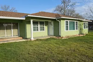 984 N Monroe St, La Grange, TX 78945 - Photo 4