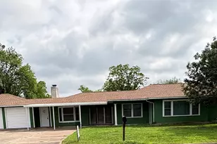984 N Monroe St, La Grange, TX 78945 - Photo 2