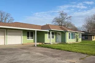 984 N Monroe St, La Grange, TX 78945 - Photo 2