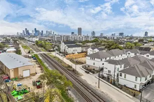 5228 Maxie St, Houston, TX 77007 - Photo 2