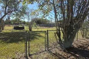 1305 2nd St, Hempstead, TX 77445 - Photo 2