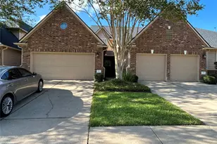 8911 Silent Willow Ln, Sugar Land, TX 77479 - Photo 4