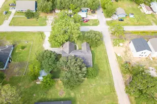 330 N 4th St, Beasley, TX 77417 - Photo 14