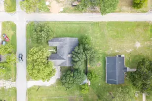 330 N 4th St, Beasley, TX 77417 - Photo 16