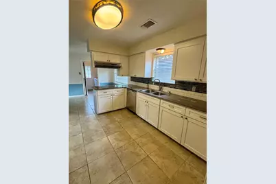 426 Shadow Creek Drive, El Lago, TX 77586 - Photo 10